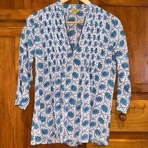 Roberta Roller Rabbit Blue and White Print Pullover V-Neck Blouse